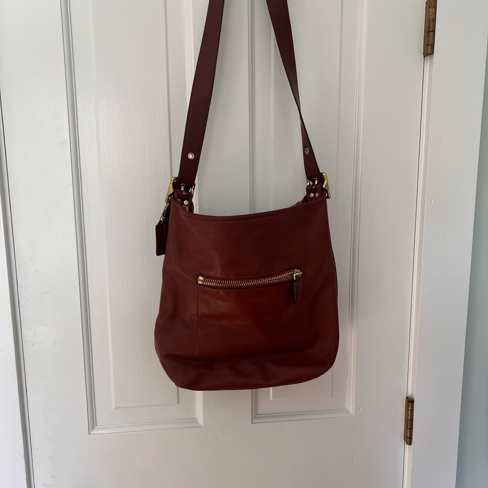 Coach - Elegant Brown Leather Shoulder Bag